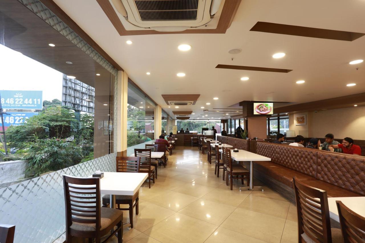 As Airport Inn Kochi Buitenkant foto